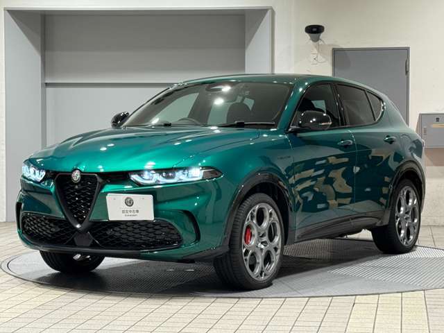 3連形のフルLEDマトリクスヘッドライトとなったことで、進行方向にむけてライトが向く最新機能搭載。