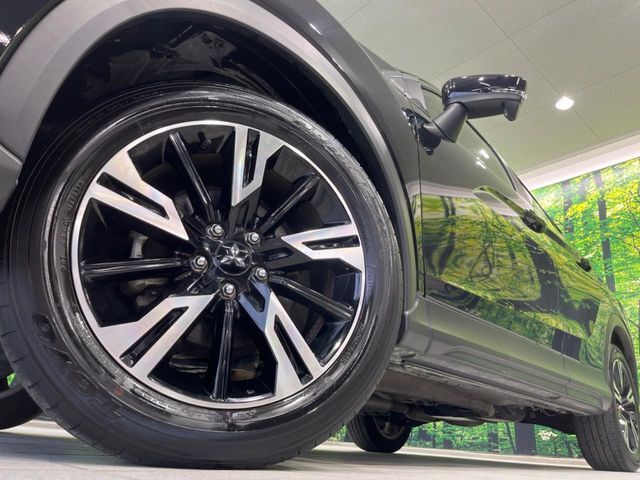 【純正18インチアルミホイール】外観にマッチした純正アルミホイールを装着しております。各種社外アルミホイールや、スタッドレスタイヤも取扱いしております。是非ご相談ください♪