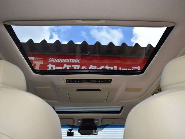 ツインムーンルーフ：開放感たっぷり！空気の入れ替えも簡単にできます☆