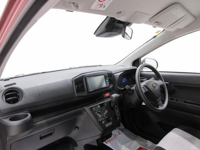 ダイハツのお店では、ダイハツ車を知り尽くしたプロフェッショナルが、専用の診断機器を使って各システムを点検しております。