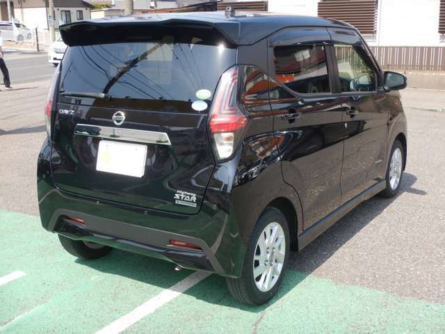 スモークフィルムも取扱していますのでスタッフにご相談ください☆その他、ドアバイザー取り付けなど是非ご相談ください◎
