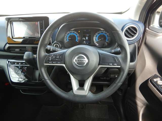 車内はルームクリーニング済みでキレイですが、ご希望でしたらさらに上を行くプロの仕上げも賜りますので、ご相談ください！