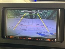 【バックカメラ】駐車時に後方がリアルタイム映像で確認できます。大型商業施設や立体駐車場での駐車時や、夜間のバック時に大活躍！運転スキルに関わらず、今や必須となった装備のひとつです！