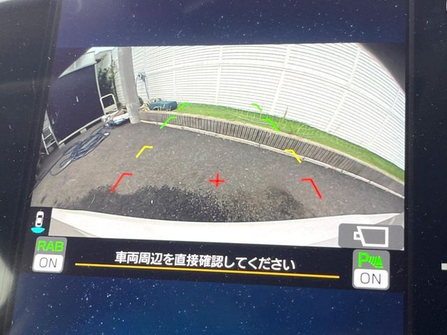 【フロント＆サイド＆バックカメラ】ドライバーから見にくい死角部分を映像で確認できるカメラを各所に装着。見通しがきかない場所や住宅密集地などを運転することが多い人におすすめの安心装備です。