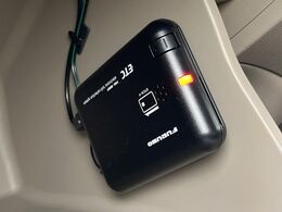 【ETC】高速道路の料金所をストレスなく通過！話題のスポットやサービスエリアに多い「スマートIC」利用時は必須のアイテムです。当店でセットアップを実施、ご納車当日からすぐにご利用いただけます！