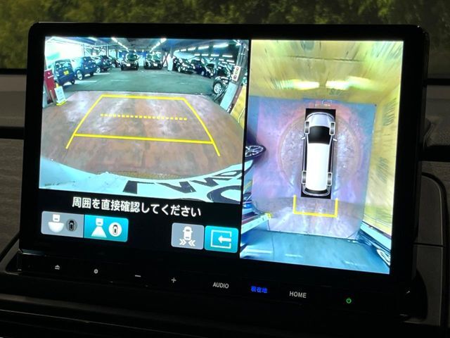 【マルチビューカメラシステム】専用のカメラにより、上から見下ろしたような視点で360度クルマの周囲を確認することができます☆死角部分も確認しやすく、狭い場所での切り返しや駐車もスムーズに行えます。