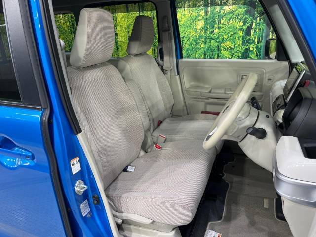 運転席シート廻りは使用感も少なく、良好な状態となっています。前オーナー様が丁寧に使っていたことがよくわかりますね。