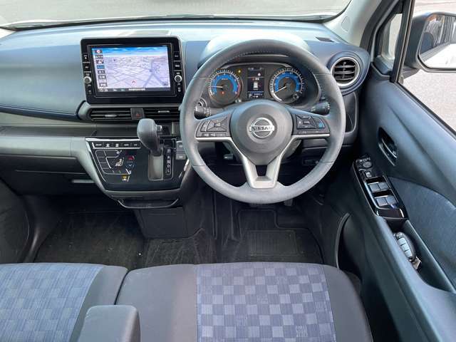 窓ガラスが大きく車両感覚も掴みやすいお車ですので安心してお乗りいただけます。