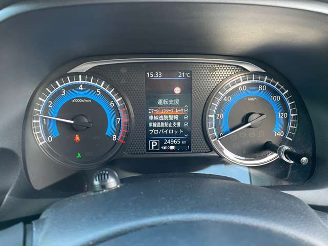 シンプルで視認性の高いメーター！