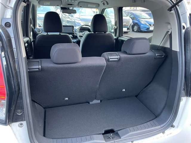 荷物を積むに十分なトランクスペース