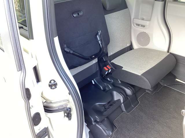 座席を上げれば高い荷物も積めます