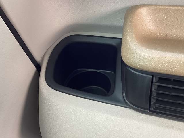 助手席ドリンクホルダー
