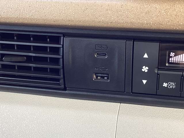 USB充電ジャックもあります