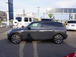 徳島県にて輸入車ディーラーを30年以上運営してきた『ノヴィルグループ』ならではの、安心整備（バッテリー新品交換など）にてお客様にご納車させて頂きます。