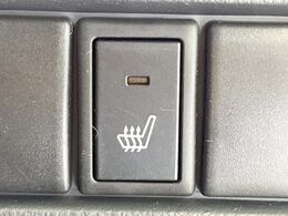 【シートヒーター】寒い日に重宝するシートヒーター！エアコンより早く温まってくれるので寒がりの人も安心ですね♪エアコンの温風は乾燥するから苦手、という方にもをおすすめです。