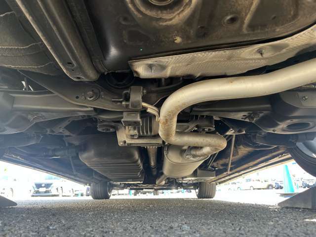 当社の展示車は全車両に”社団法人自動車公正取引協議会”の車両状態説明書を掲示しております。修復歴の有無は勿論、ドア等の外板の交換歴の有無までも表示☆口頭説明では無く書面にてお渡ししております♪
