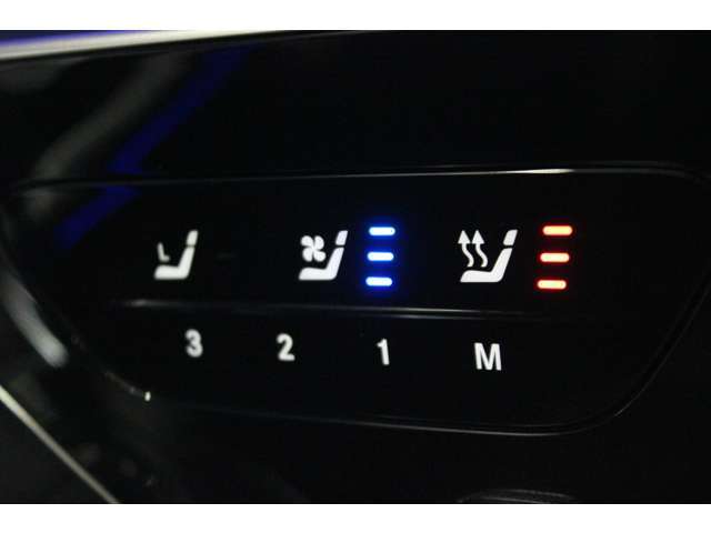 認定中古車フェア期間中はお買い得な特典をご用意しております。ご検討中のお客様はぜひ当店スタッフまでお問い合わせ下さい。