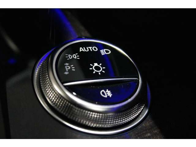 認定中古車フェア期間中はお買い得な特典をご用意しております。ご検討中のお客様はぜひ当店スタッフまでお問い合わせ下さい。