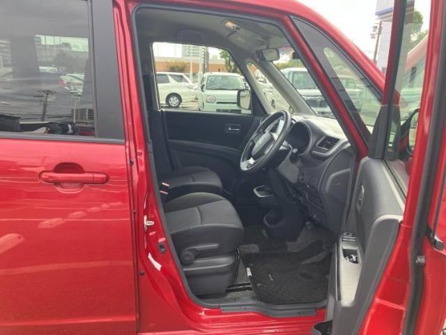 WECARSでは各商談席に大型モニターをご用意しております！見やすい大画面でゆったりと全国の在庫をご覧いただけます！是非ご来店お待ちしております！