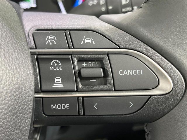 【レーダークルーズコントロール】高速道路での長距離走行が楽に！！自動で速度を保つクルーズコントロールが、衝突軽減システムと連携し、前方の車両を感知して車間を保つように速度調節してくれます！！