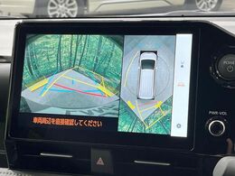 【パノラミックビューモニター】専用のカメラにより、上から見下ろしたような視点で360度クルマの周囲を確認することができます☆死角部分も確認しやすく、狭い場所での切り返しや駐車もスムーズに行えます。
