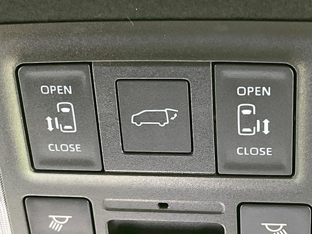 【両側パワースライドドア】スマートキーや運転席のスイッチで後席両側スライドドアの開閉が可能♪電動だから力を入れてドアを開ける必要が無く、小さなお子様でも簡単に開け閉めでき快適です♪