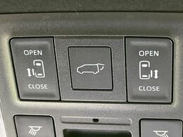 【両側パワースライドドア】スマートキーや運転席のスイッチで後席両側スライドドアの開閉が可能♪電動だから力を入れてドアを開ける必要が無く、小さなお子様でも簡単に開け閉めでき快適です♪