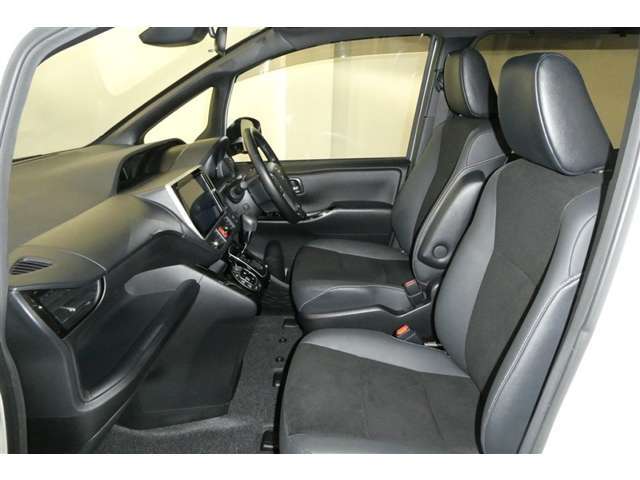 シックで汚れの目立ちにくいシートでしょ！肌触りもなめらかでイイです！