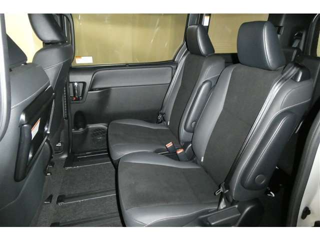 セカンドシートはゆったりキャプテンシートです。