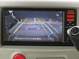 バックモニター付きなのでバック時も安心です。
