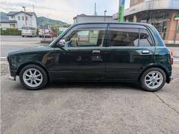 外装に目立った傷やヘコミ等無く綺麗な状態になります！