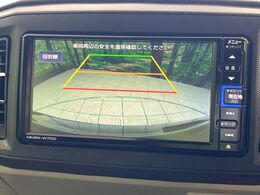 【バックカメラ】駐車時に後方がリアルタイム映像で確認できます。大型商業施設や立体駐車場での駐車時や、夜間のバック時に大活躍！運転スキルに関わらず、今や必須となった装備のひとつです！