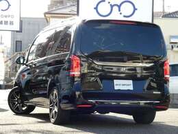 フルフラットシート！！　安心の右ハンドル＆正規D車！！　取説・記録簿付　もちろん事故歴ありません　内装は心地よい禁煙車両に高級感漂うブラックレザーインテリア＆便利な7人乗り！！