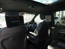 （LEDインテリジェントライトシステム・クロスウィンドウアシスト・リアクロストラフィックアラート）＆専用19インチアルミホイール＆MBUX等豪華装備です！！　2.2L直列4気筒直噴ディーゼルエンジンと