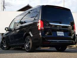 フルフラットシート！！　安心の右ハンドル＆正規D車！！　取説・記録簿付　もちろん事故歴ありません　内装は心地よい禁煙車両に高級感漂うブラックレザーインテリア＆便利な7人乗り！！