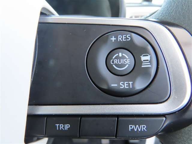 （クルーズコントロール）長距離の高速道路運転がラクラク！セットすればアクセル踏まなくても一定走行します！