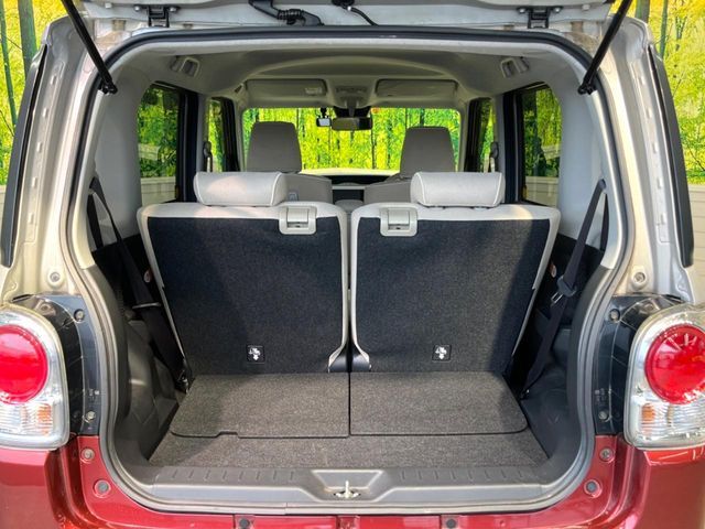普段のお買い物や通勤、送迎等に十分な荷室スペースを確保しております。セカンドシートを倒すと、大きな荷物の積載も可能です♪
