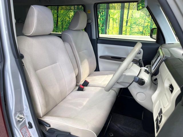 運転席シート廻りは使用感も少なく、良好な状態となっています。丁寧に使われていたことがよくわかりますね。