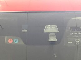 【i-ACTIVESENSE】走行中に前方の車両等を認識し、衝突しそうな時は警報とブレーキで衝突回避と被害軽減をアシスト。より安全にドライブをお楽しみいただけます。