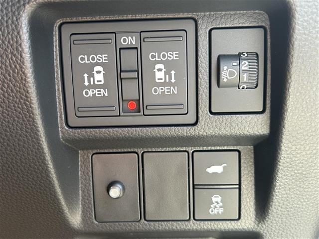 【運転席操作部】快適なドライブを楽しむための機能が装備されています！運転席から触れるので、使いやすいです！除菌プランいれていただくと、さらに清潔で安心していただけます！