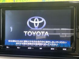 【純正ナビ】人気の純正ナビを装備。オーディオ機能も充実しており、Bluetooth接続すればお持ちのスマホやMP3プレイヤーの音楽を再生可能！毎日の運転がさらに楽しくなります！！