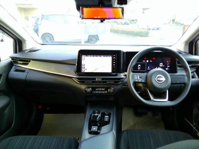 室内広々♪視界も広く運転しやすい♪
