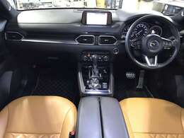 快適な室内空間が広がります。デザイン性と操作性を両立したインテリアでドライバーを飽きさせません☆