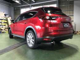 法定整備費用は本体価格に含まれております。洗練されたサービススタッフが法定整備を実施し、必要に応じて交換・修理作業を施したうえで、安心してお乗りいただける状態にしてお引渡し致します。