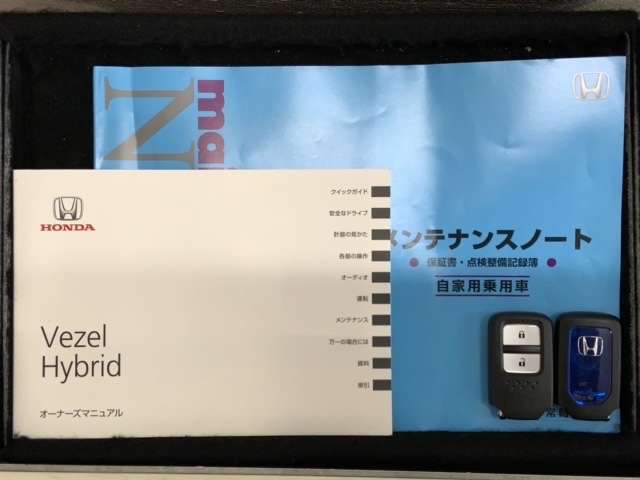 スマートキーは鍵をバッグに入れたままでもドアロックの開閉やエンジンのON・OFFができます。夜間や雨の日も鍵を探さなくて良いので便利です。