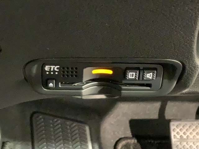 いまや快適なカーライフに欠かせないETCが付いています。