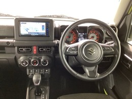 後席を倒すとフラットにすることが出来ます。簡単シートアレンジで広々としたラゲッジスペースに早変わり！普段使いにもお出かけにも大活躍です☆