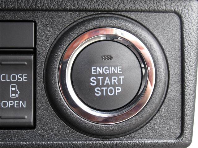 【プッシュスタート】今や主流のプッシュスタートボタン。鍵をポケットやバックに入れっぱなしでも押すだけでエンジンがかかるスイッチです。