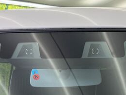 【スズキ　セーフティサポート】走行中に前方の車両等を認識し、衝突しそうな時は警報とブレーキで衝突回避と被害軽減をアシスト。より安全にドライブをお楽しみいただけます。