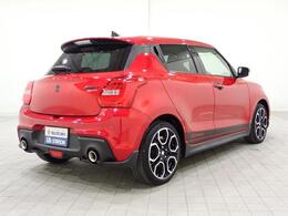 車線逸脱の可能性が高いとシステムが判断した場合に、ドライバーに車線逸脱防止方向へのステアリング操作を促し車両を車線の内側に戻すように支援する「車線逸脱抑制機能」を装備！